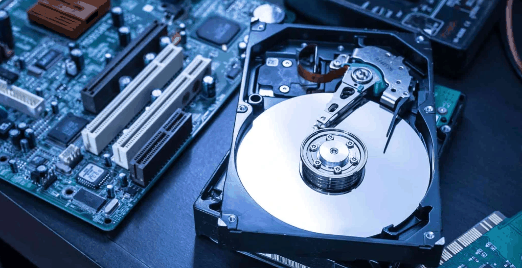 Disco duro abierto para recuperación de datos